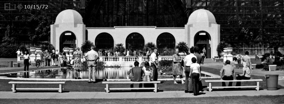 B/W photo of tourists and fish pond in front of Botanical building - Embedded text: 10/15/72