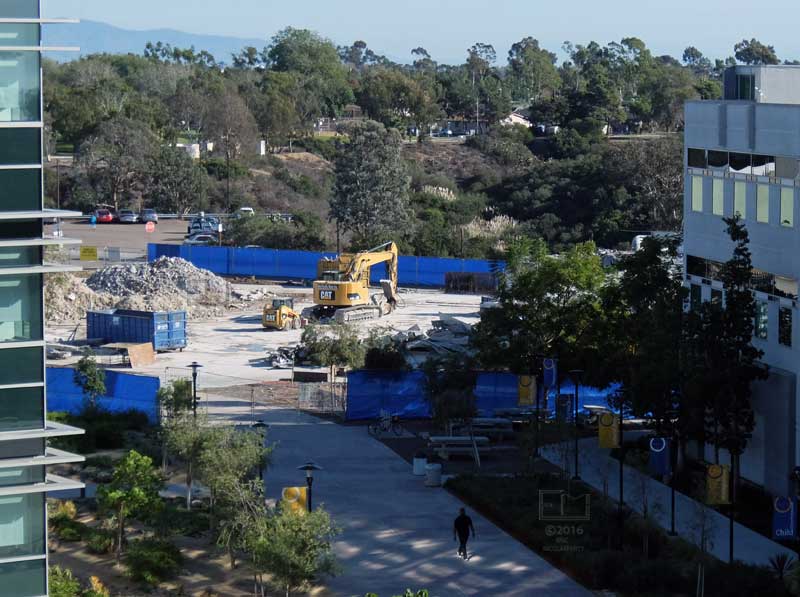 Elevated view from the LRC of main concourse, gate and construction area beyond gate