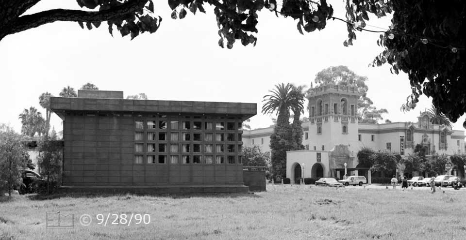 B/W photo: Usonian Home and grounds with House of Hospitality as backdrop - Embedded text: 9/28/90