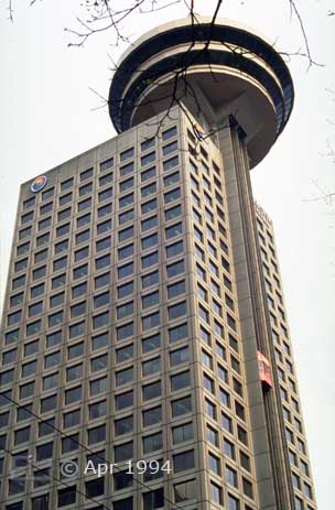 Color photo: External elevator ascending Harbor Center building - Image taken: 4/7~12/1994