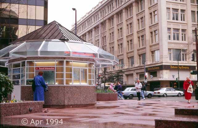 Color photo: Transit Information kiosk - Image taken: 4/7~12/1994